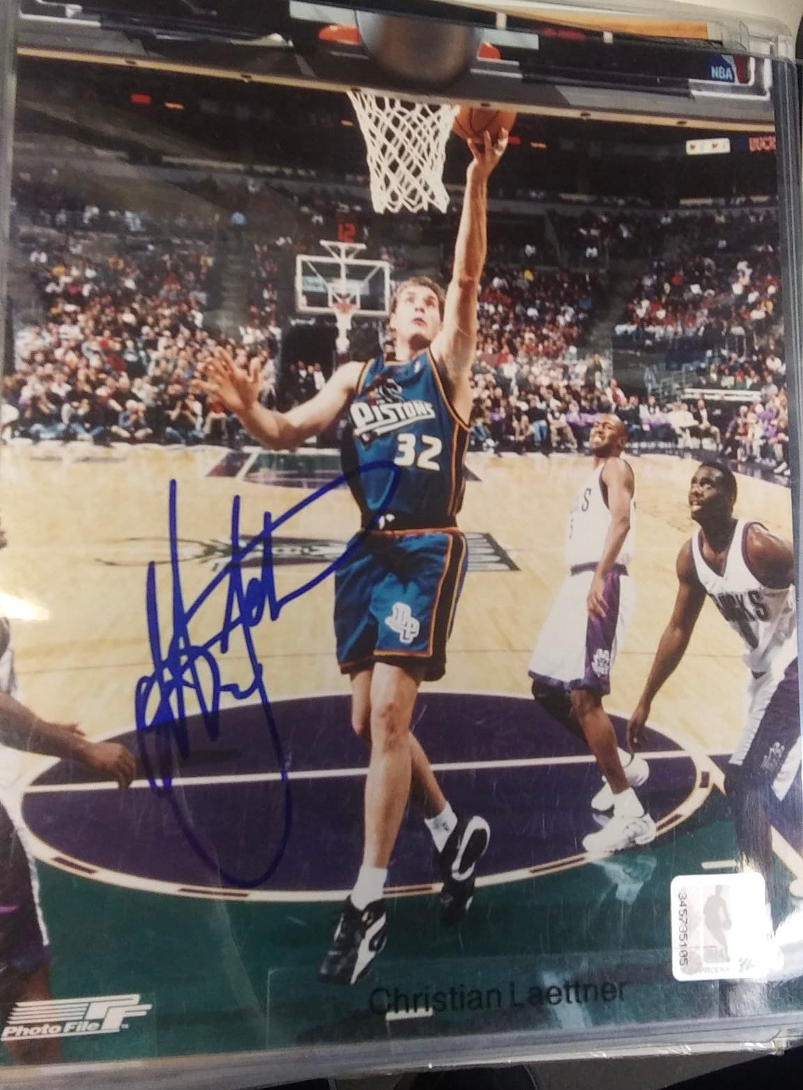 Christian Laettner Detroit Pistons Autographed 8x10 photo product image 1